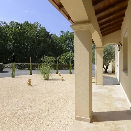 Scenic With Swimming Pool Vila