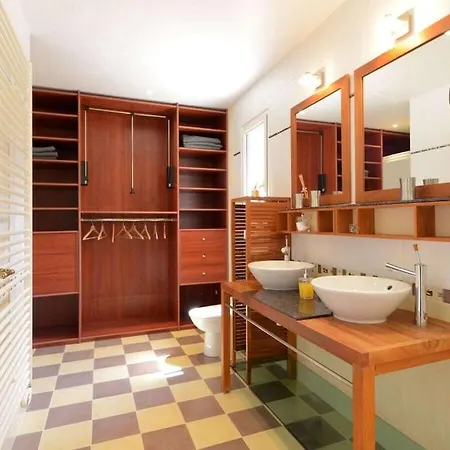 Vila Scenic With Swimming Pool