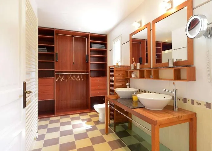 Villa Scenic With Swimming Pool