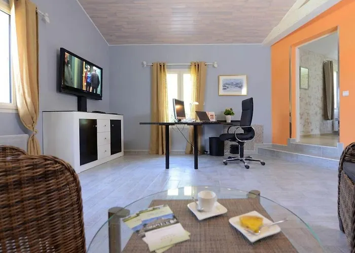 Scenic With Swimming Pool Villa Combe-Moliere